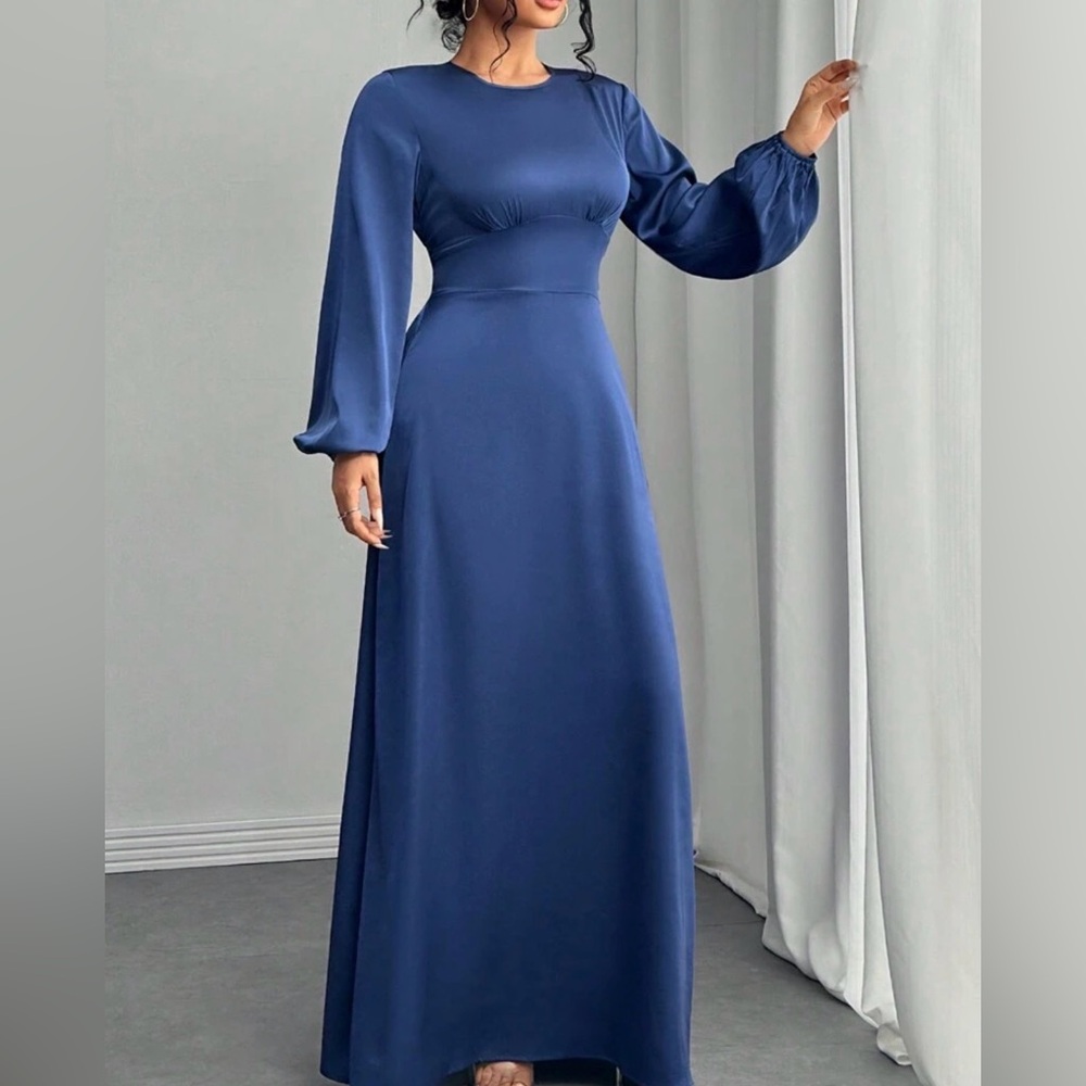 Elegant Long Sleeve Maxi Dress in Royal Blue - Picture 2 of 6